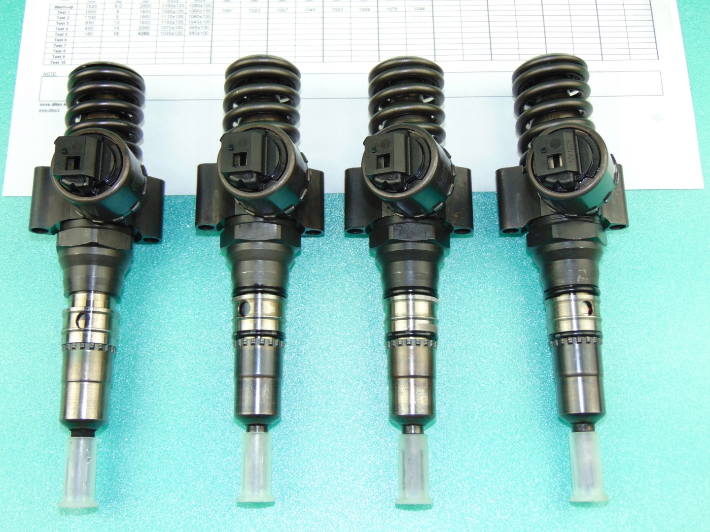 Einspritzdüsen 2,0TDI 16V BRE BLB BKD 03G130073G+ 0414720404 Original