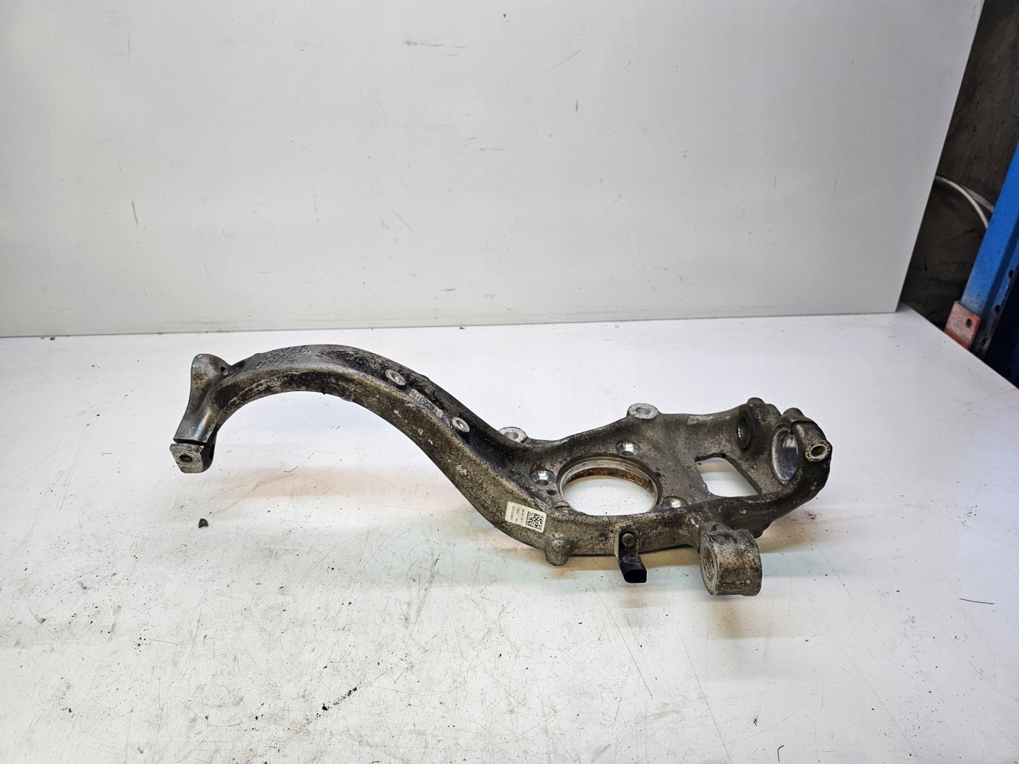 swing right front AUDI A4 B9 A5 Q5 8W0407560