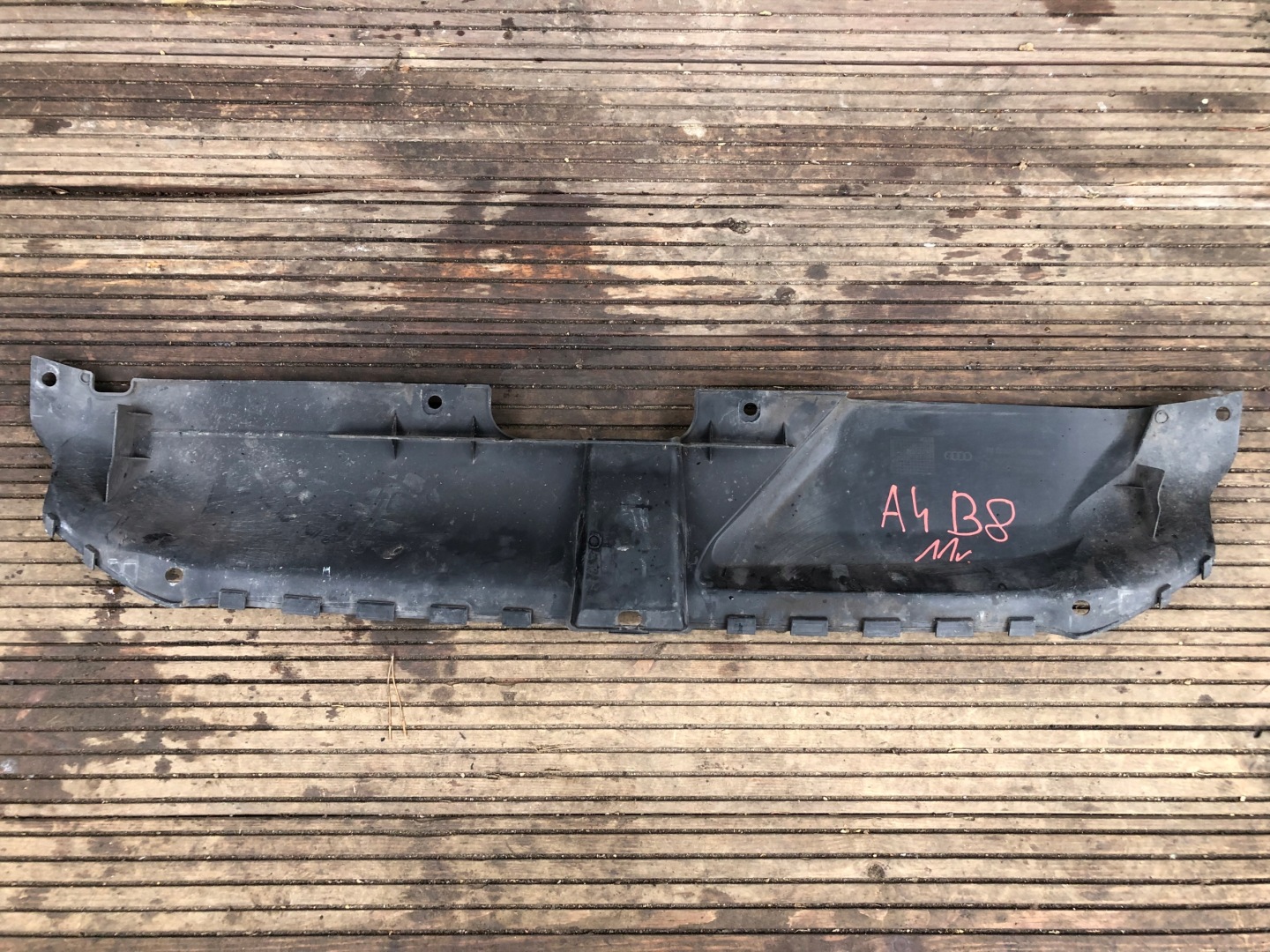 kryt stěny předního AUDI A4 B8 8K0807081