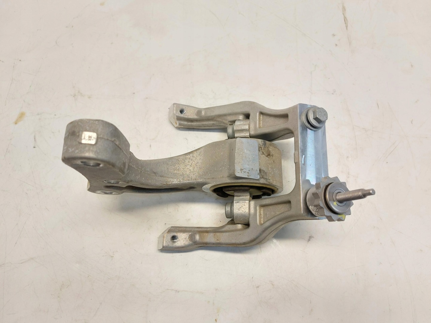 Taycan Cross Turismo holder engine mount holder console 9j1804495