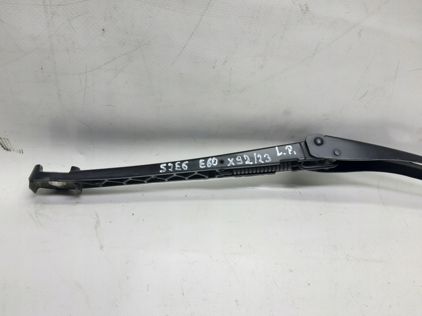 BMW SERIA 5 E60 E61 wischerarm Scheibenwischer links
