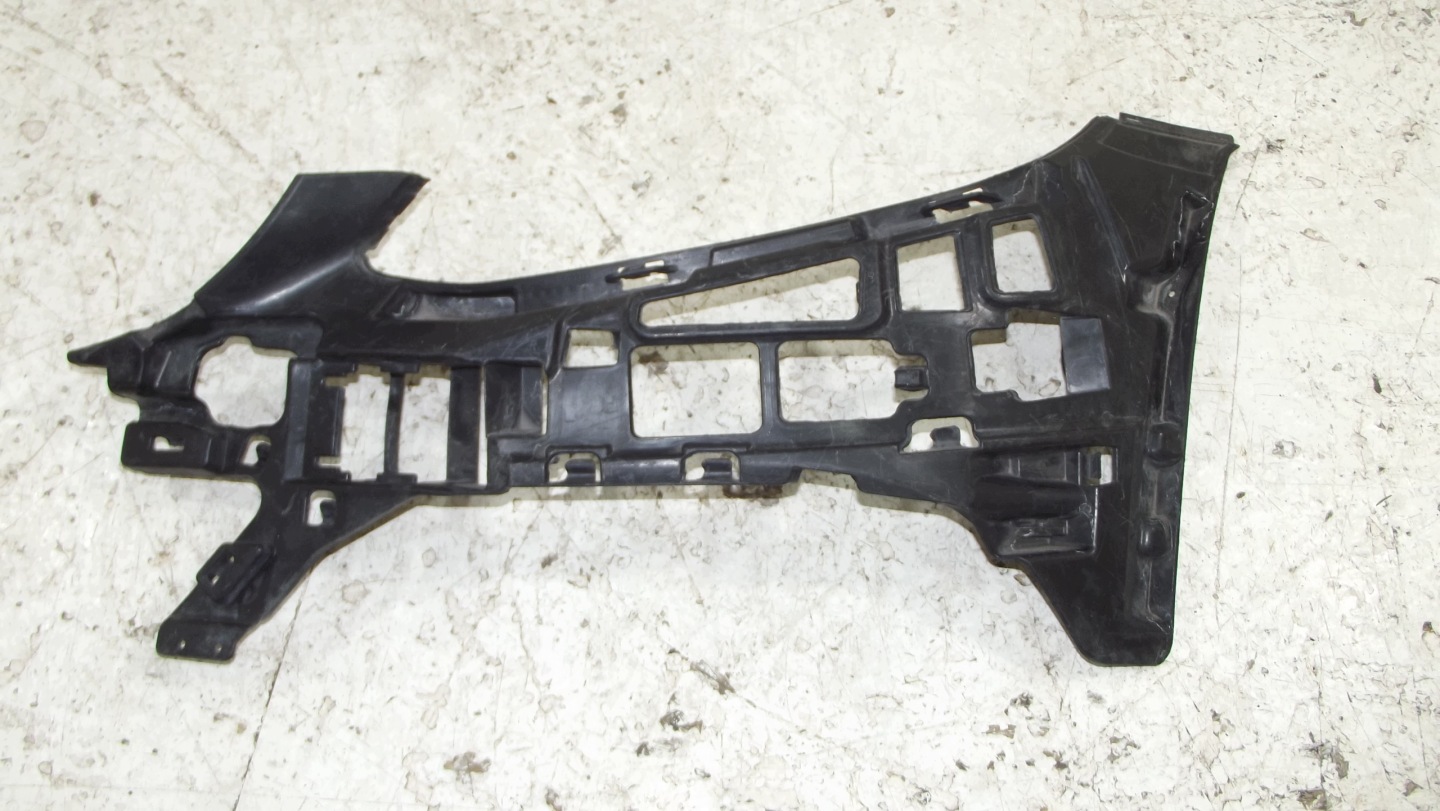Mercedes C Klasa W205 bumper bracket left front A2058850565