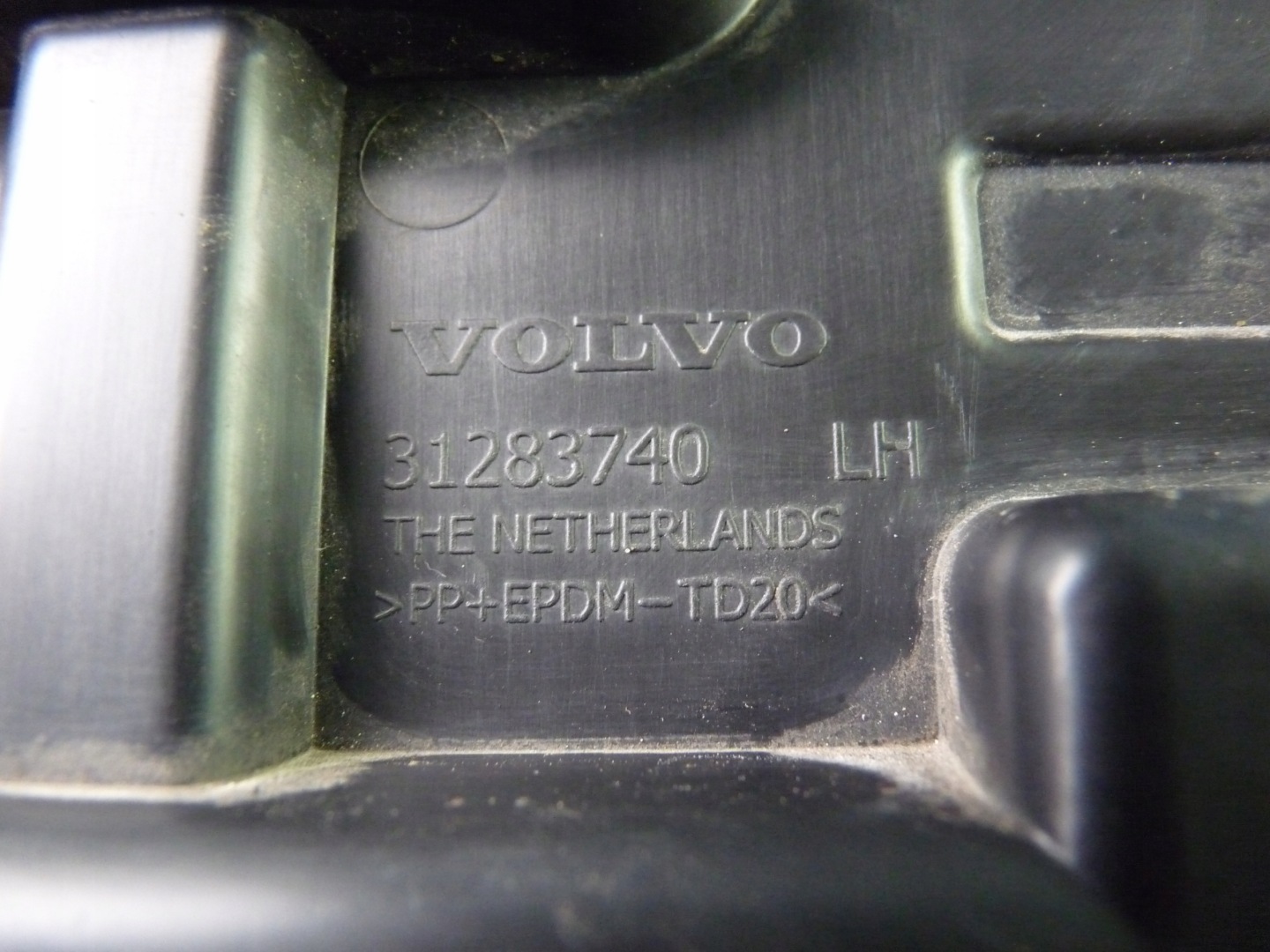 VOLVO V40 II support holder of a bumper left front