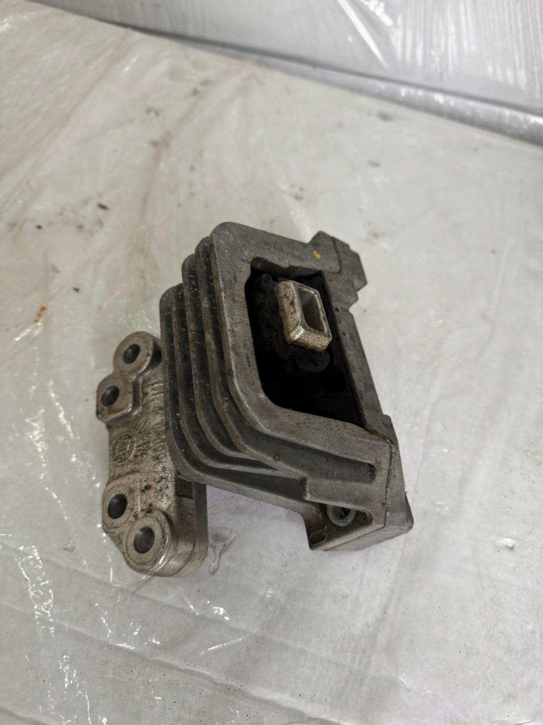 PEUGEOT 207 1.4 VTI airbag engine mount