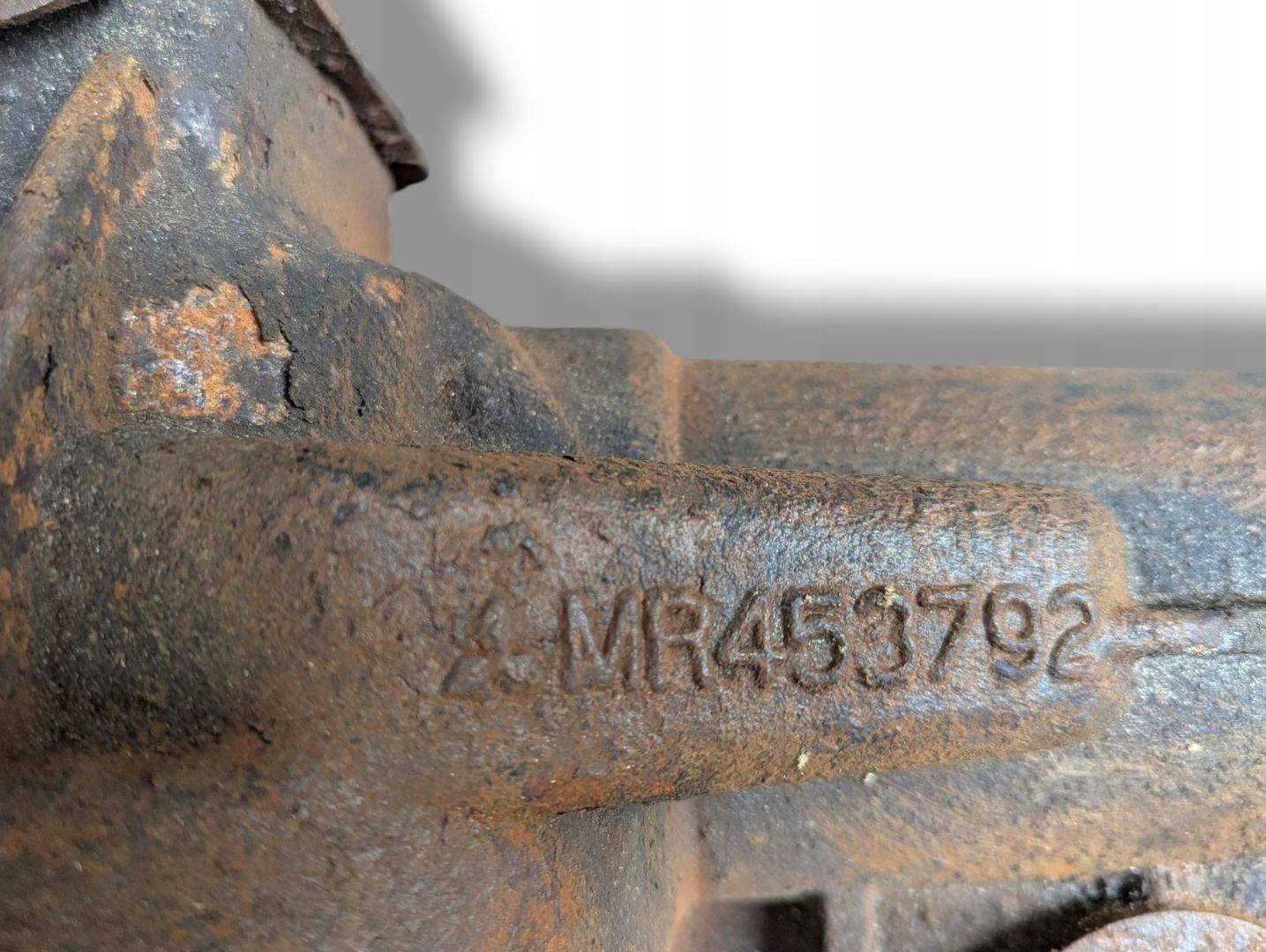 front differential diff Mitsubishi Pajero 3 facelift V70 2005 MR548646