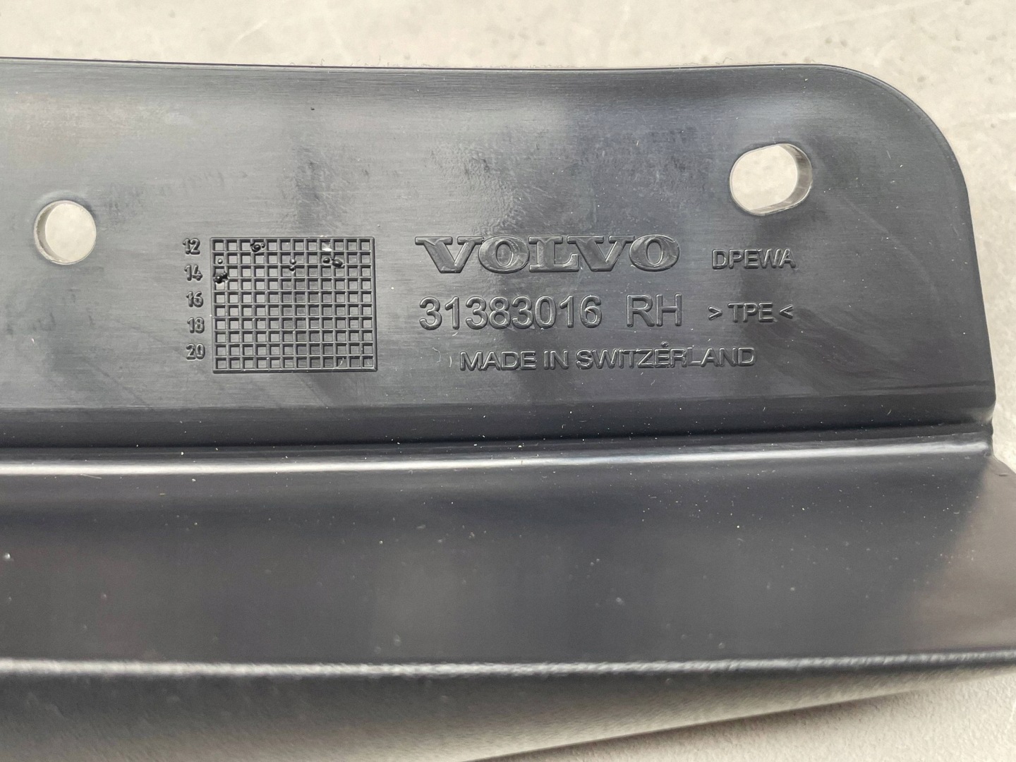 mudguard flap front right VOLVO XC90 31383016 @A