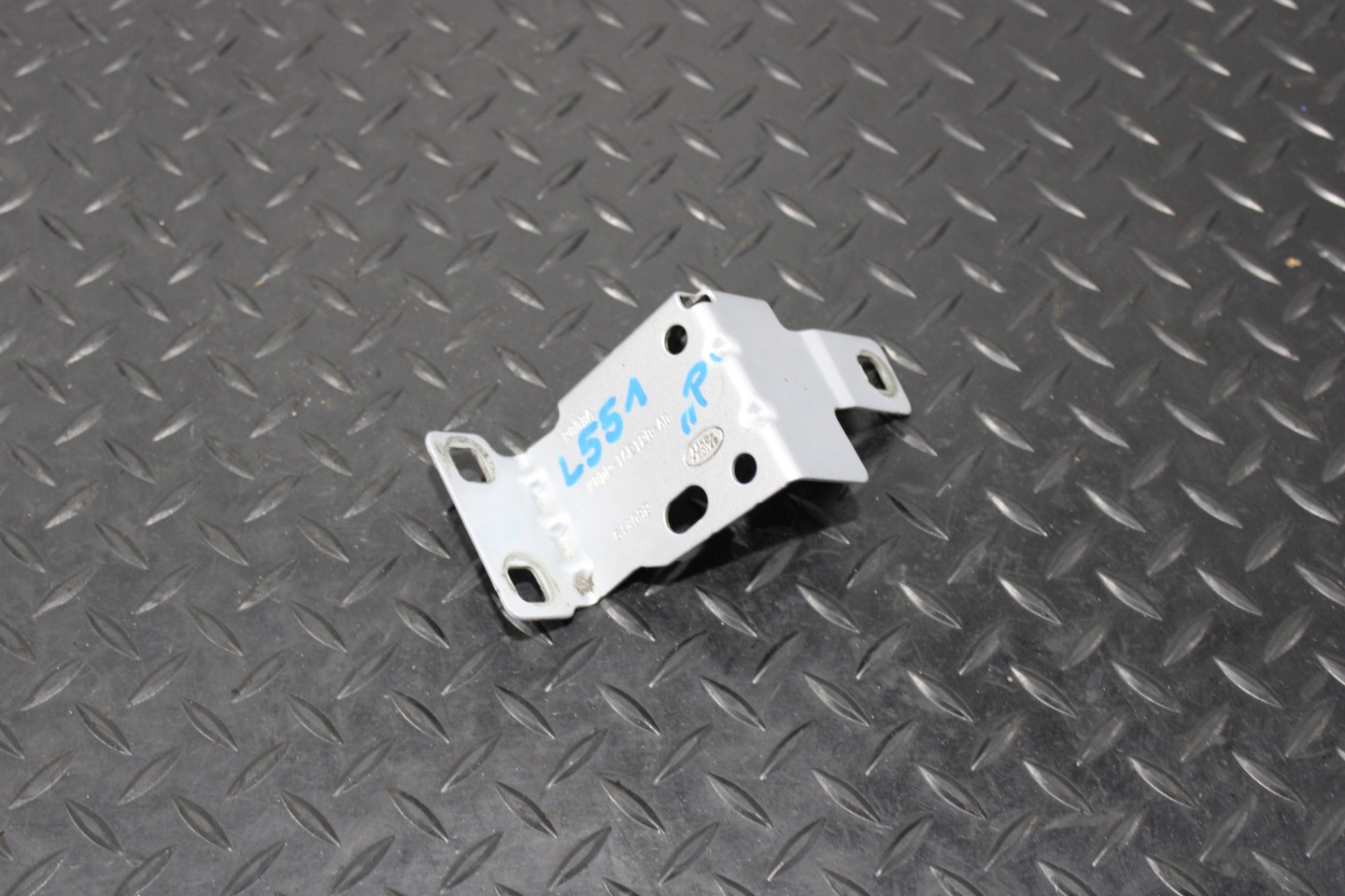 Support plaque Aile Droite Avant LAND ROVER EVOQUE II 2 L551 K8D2-16E128-AD