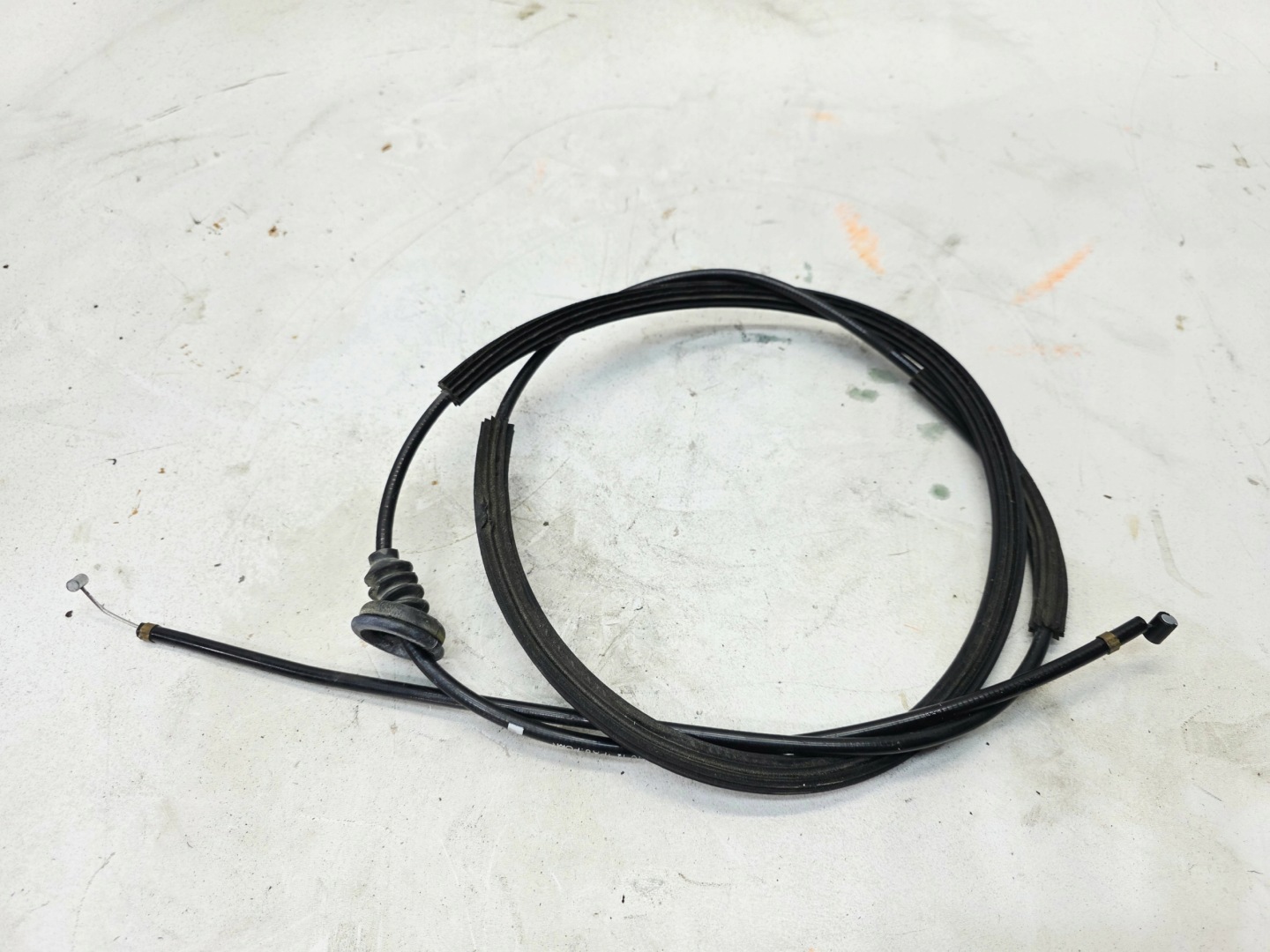 Câble pour l’ouverture du capot AUDI A3 8V 8V1823535