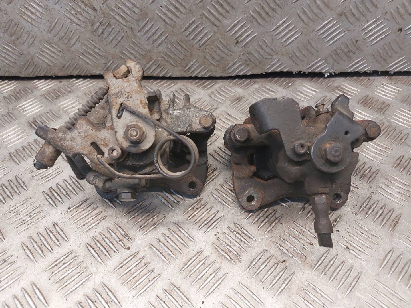 calipers brake left AUDI 80 B4