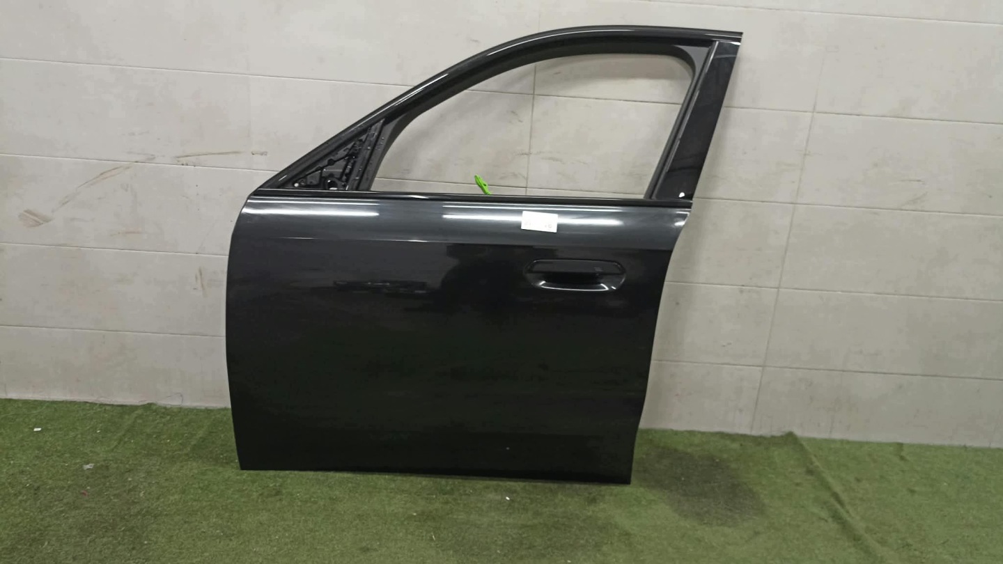 BMW X1 U11 dveře levý předek 475 SHADOWLINE KEYLESS