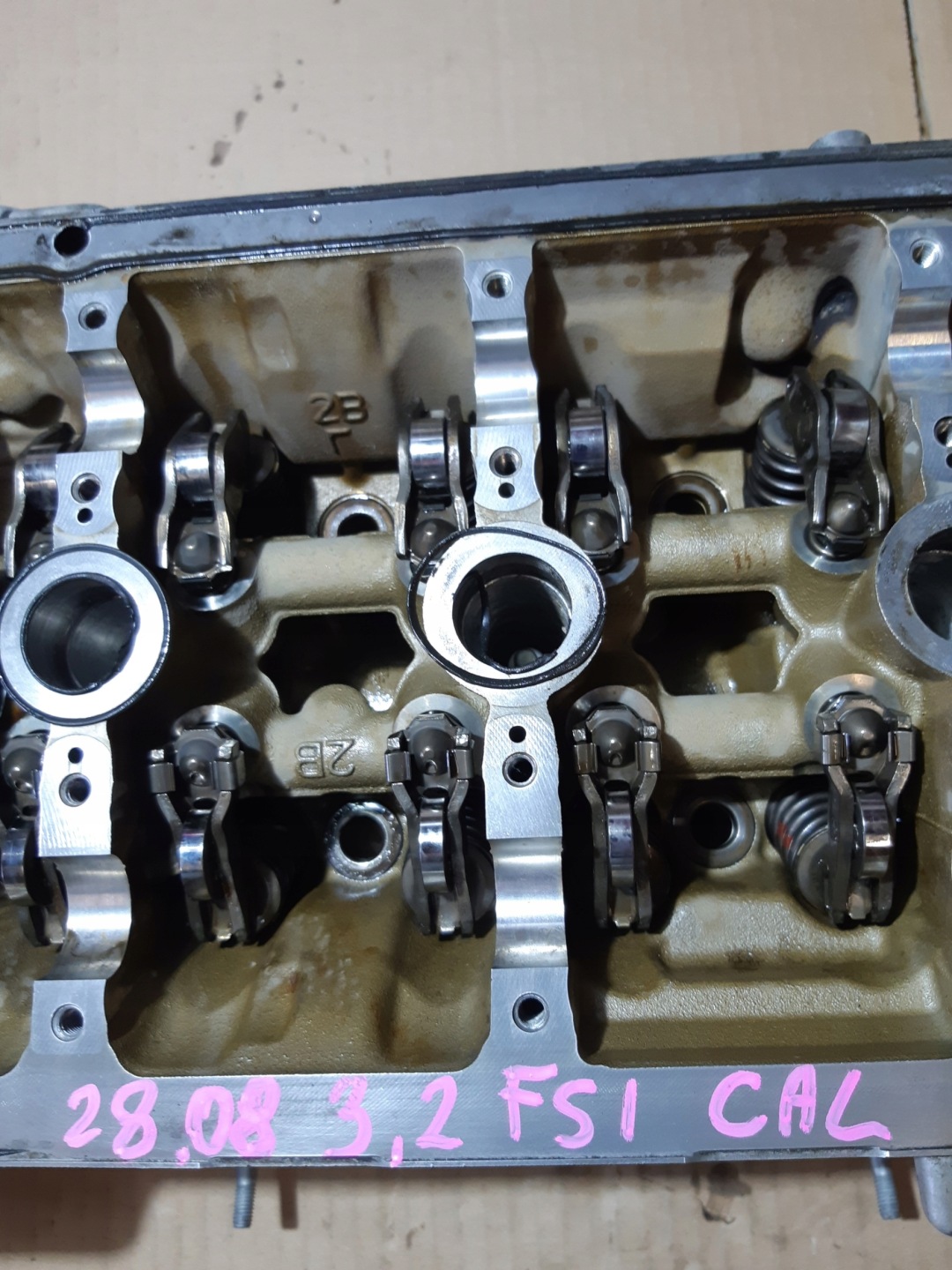 AUDI Q5 8R 3.2 FSI CAL head. of the engine left 06E103403A