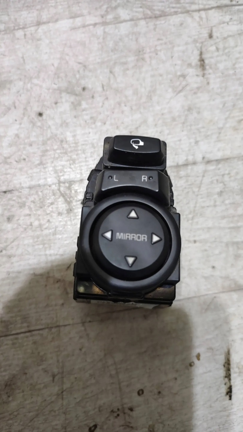 KIA Rio IV 18r button control of mirrors