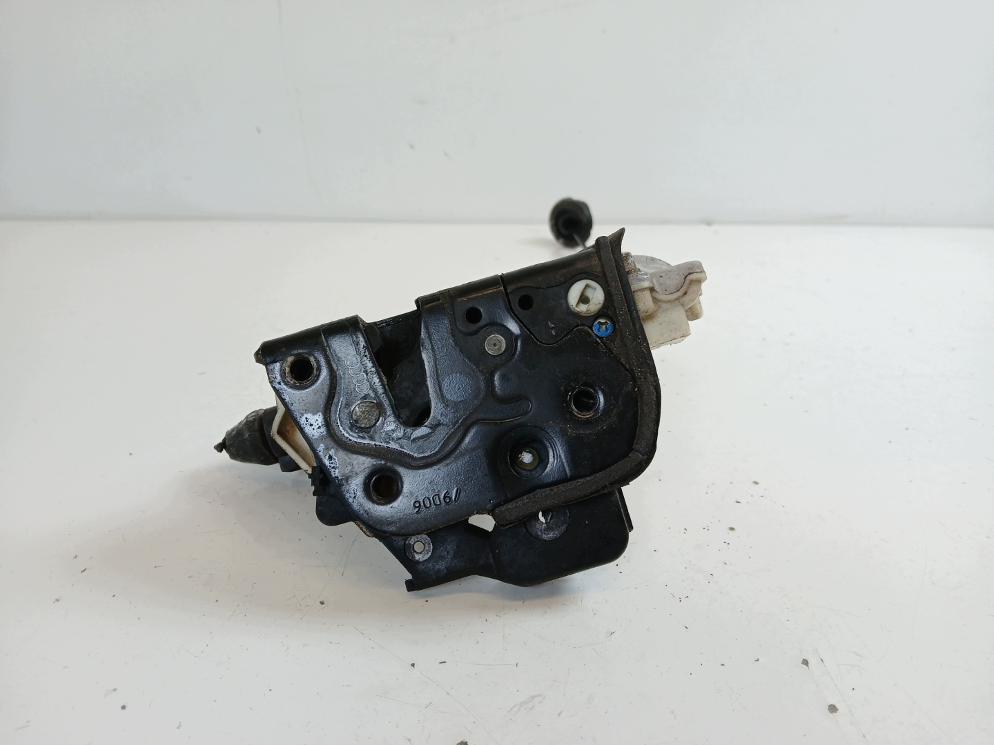 AUDI A4 B7 lock door right front 8E1837016AA