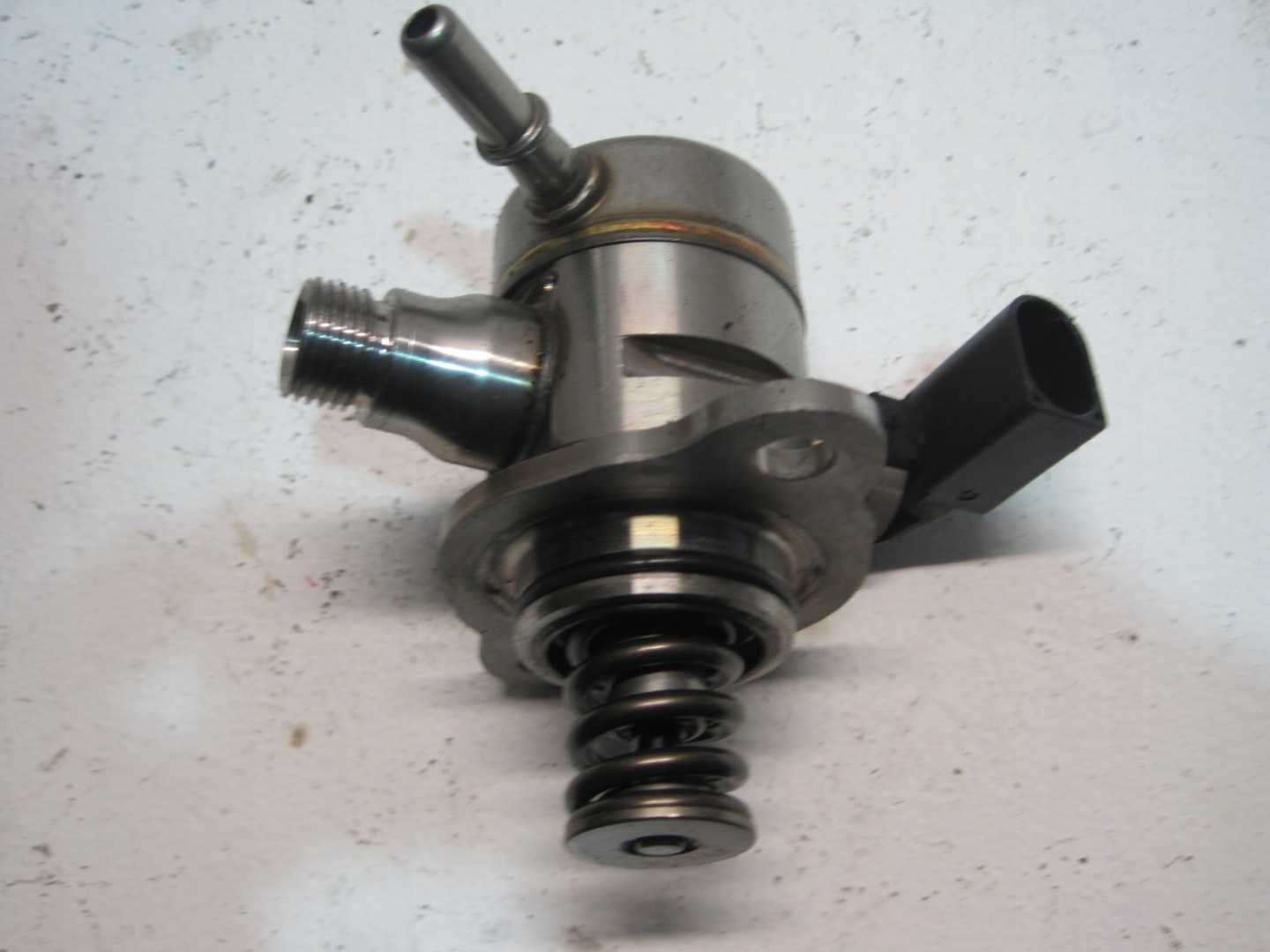 feed pump VW GOLF 1,5TSI 05E127027D