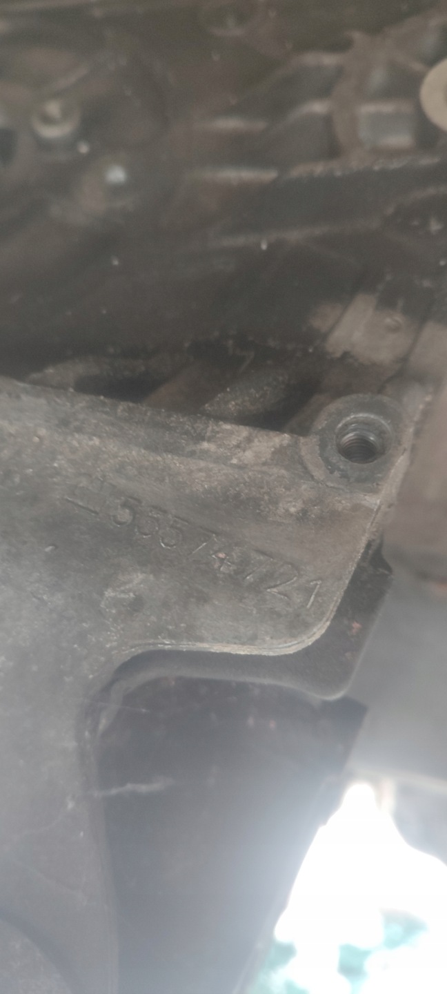 Support Support plaque POMPY OPEL INSIGNIA A 2.0 CDTI 55574721
