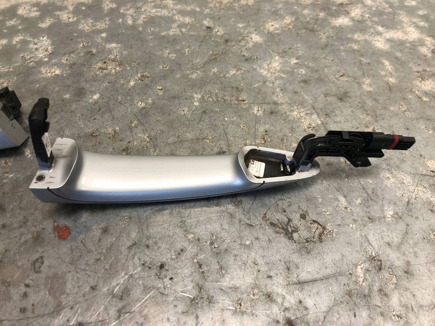 handle exterior right front A83 BMW F30 7329358