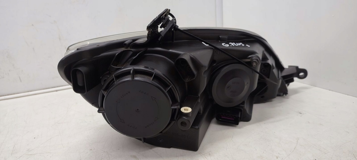 light front front left VW Golf V plus