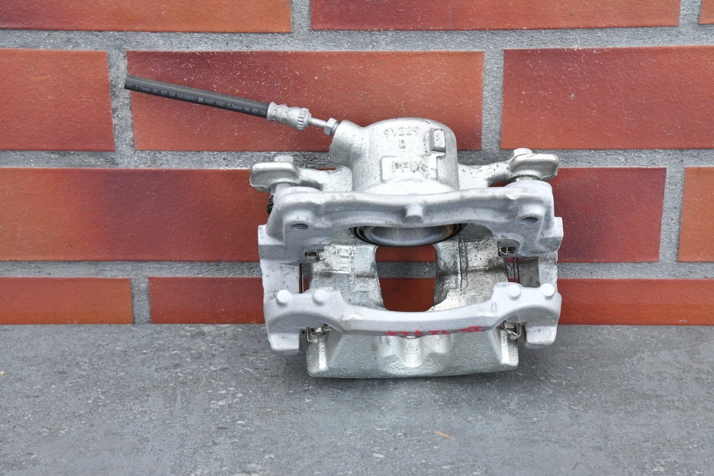 caliper pressure plate brake left front front MINI COOPER J05 11km