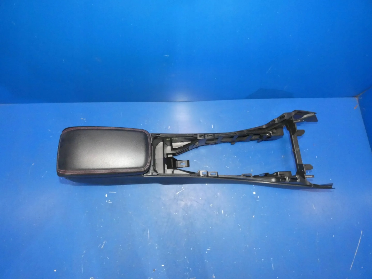 MERCEDES A W176 TUNEL central armrest
