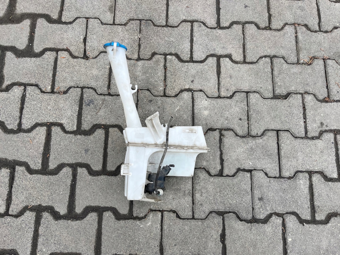 Hyundai I20 II washer fluid tank