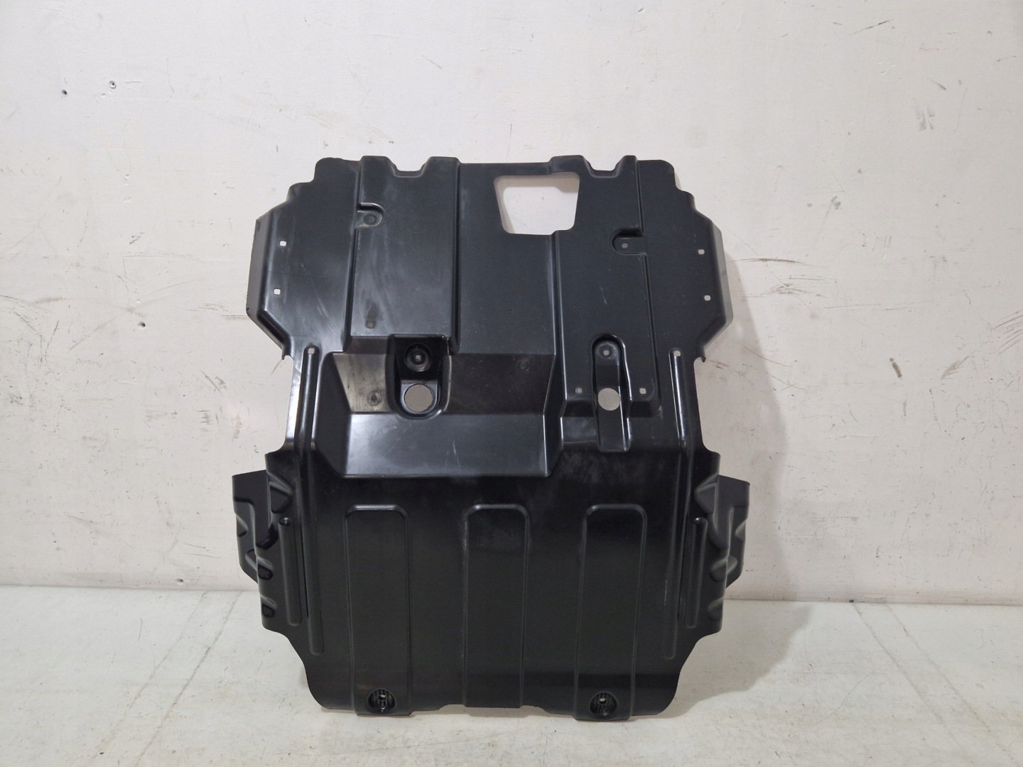 CADILLAC ESCALADE IV 2014 - 6.2 V8 lower motor cover 20968167
