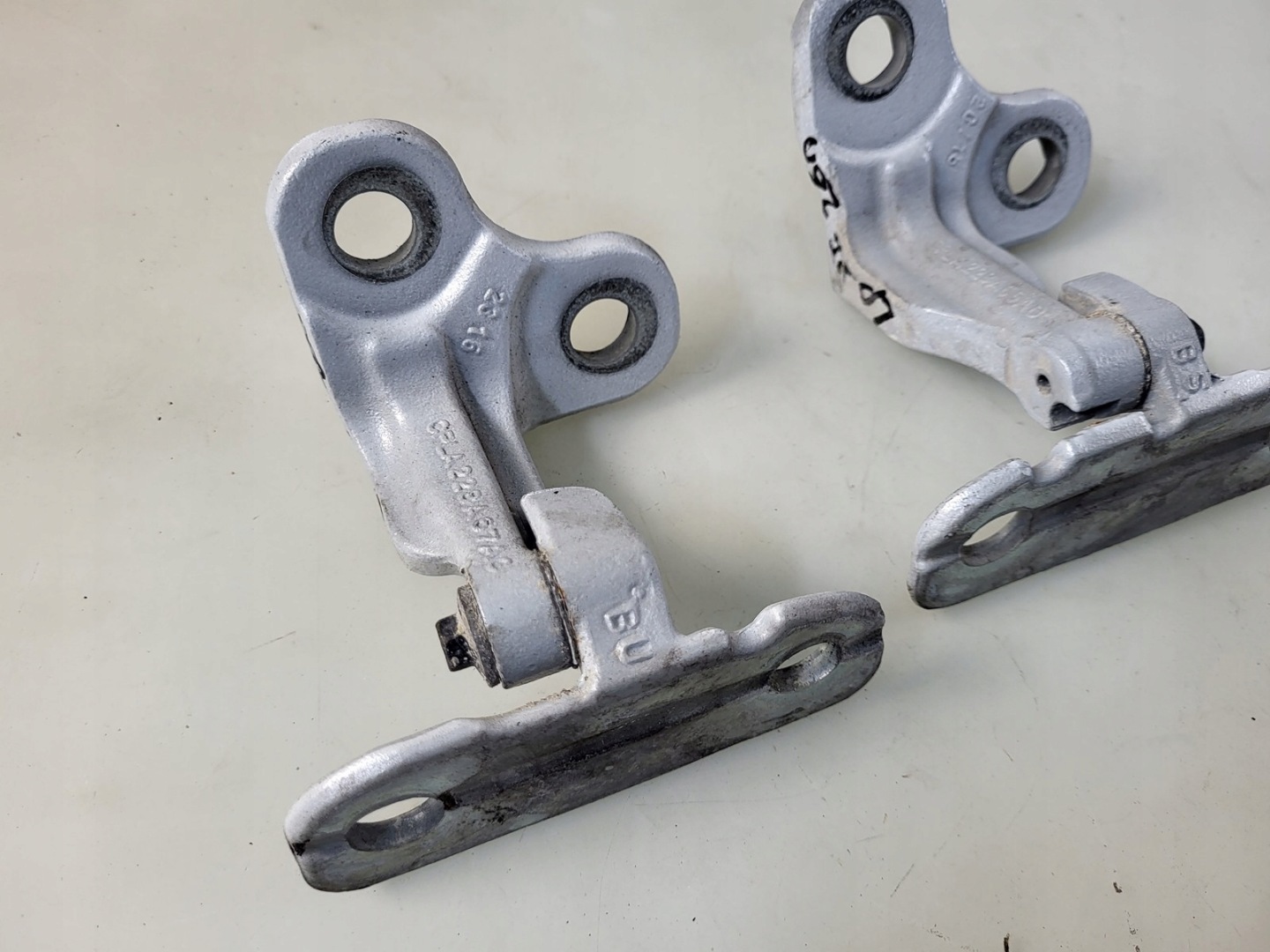 hinges door left front left front LRC JAGUAR XF II X260 sedan