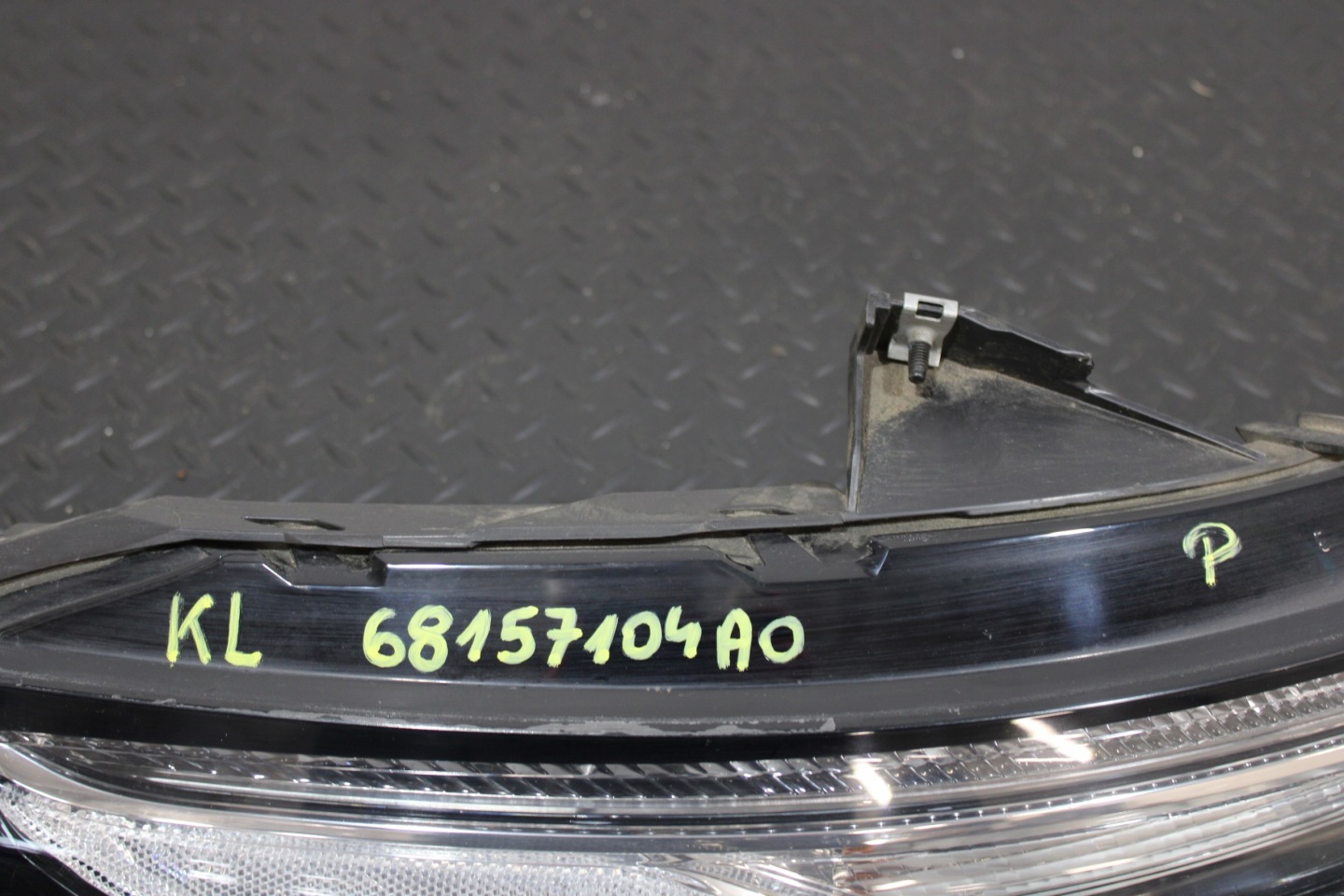 light right front right front JEEP CHEROKEE KL DRL 68157104AD