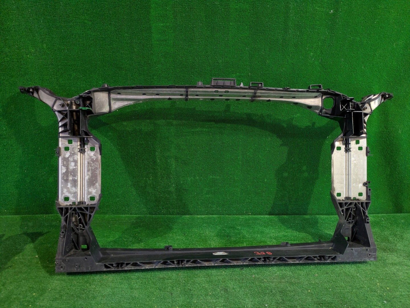 support panel for radiators pillar iron AUDI A6 C8 18