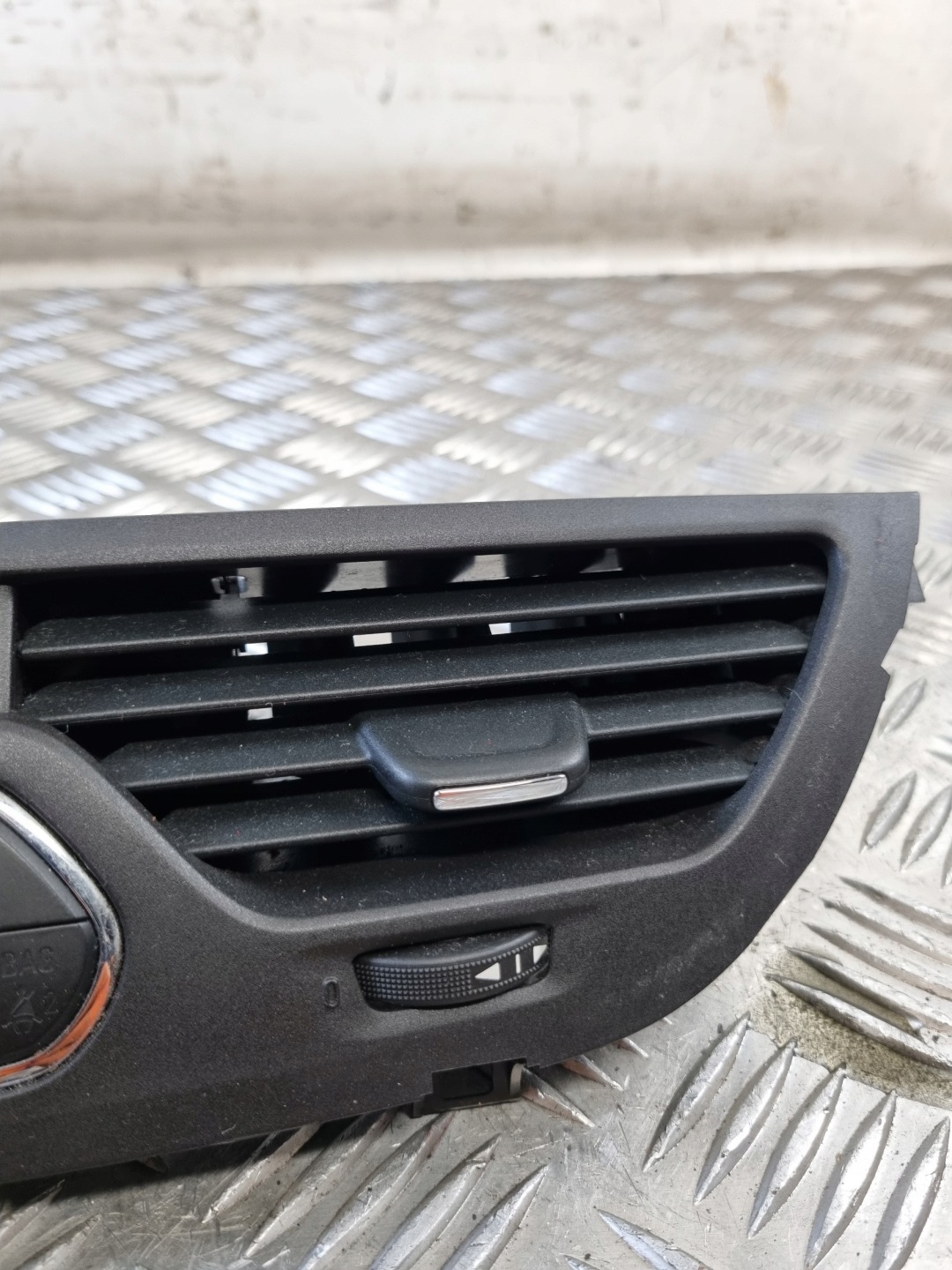 central grid air conditioning devices air button AWARYJNY OPEL CORSA E
