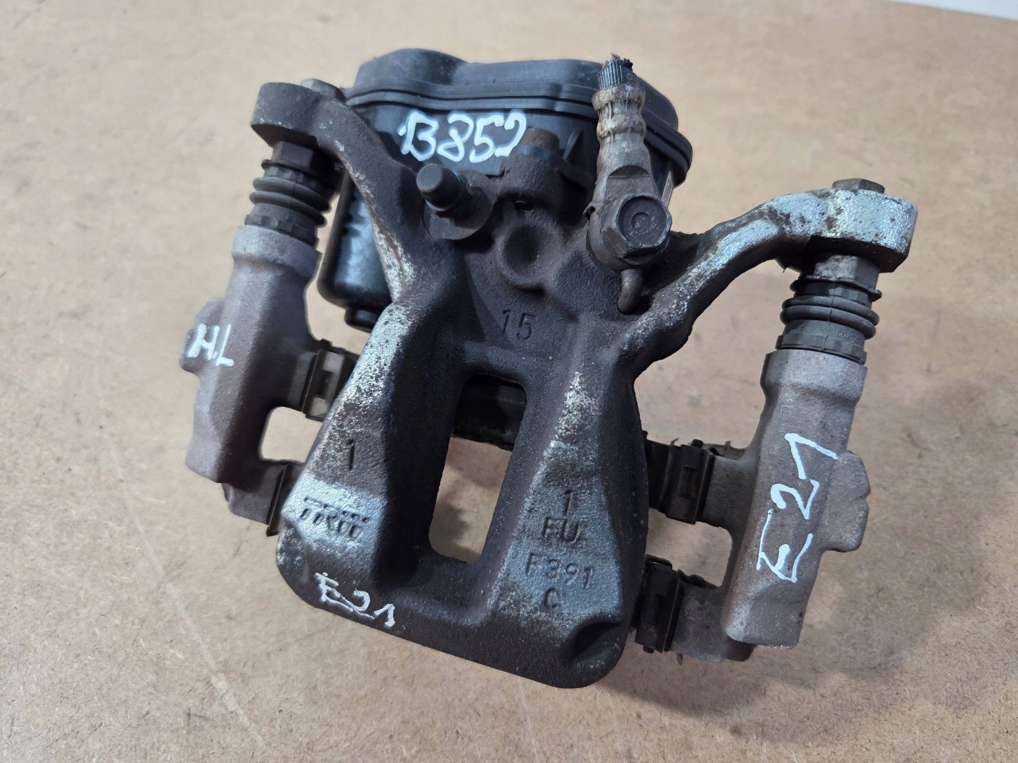 Toyota Corolla E210 E21 caliper brake rear left F391 (B852)