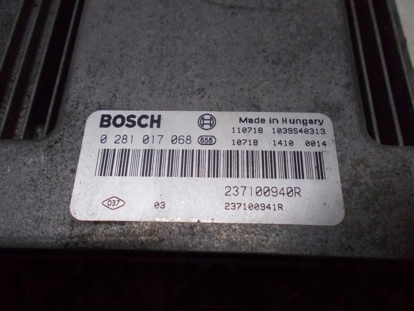 RENAULT LATITUDE 3.0 DCI 12R computer control unit of the engine 237100940R
