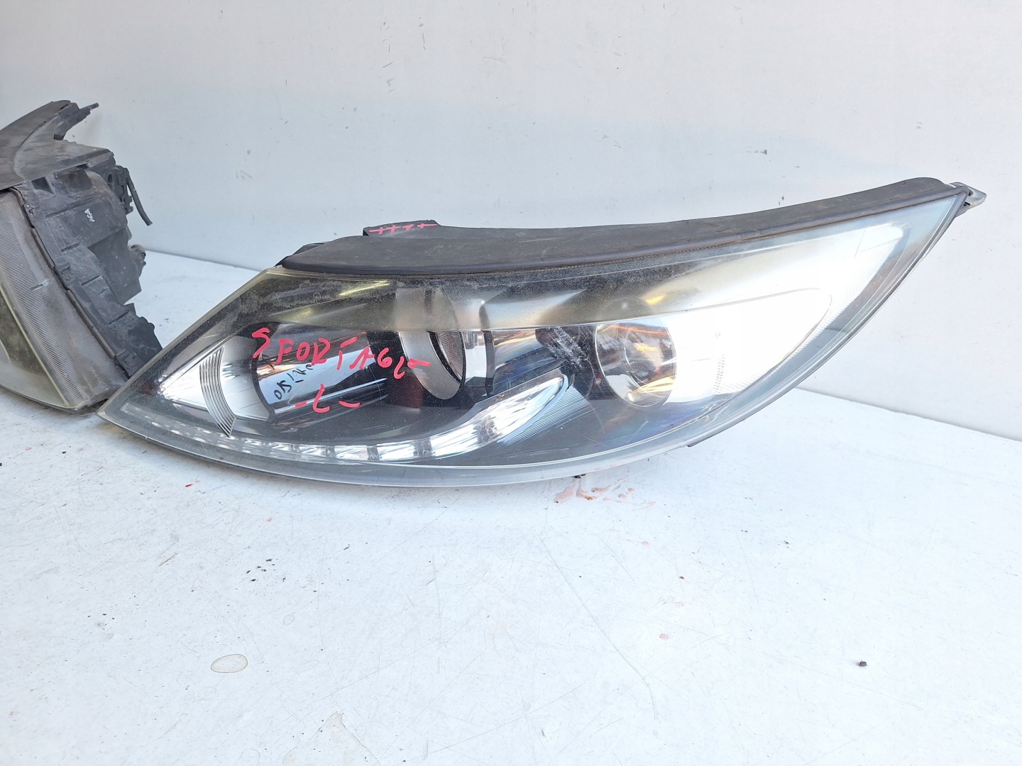 KIA SPORTAGE III 10-14 light left XENON UK