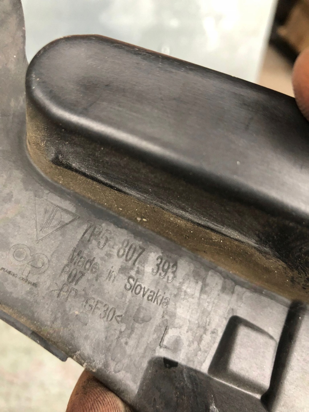 support left rear part 7P5807393 CAYENNE 7P