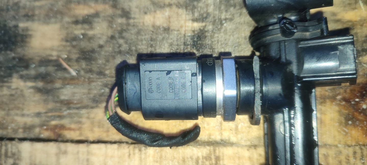 RAMPE INJECTION AUDI VW 1.8 2.0 TFSI 06K133681A