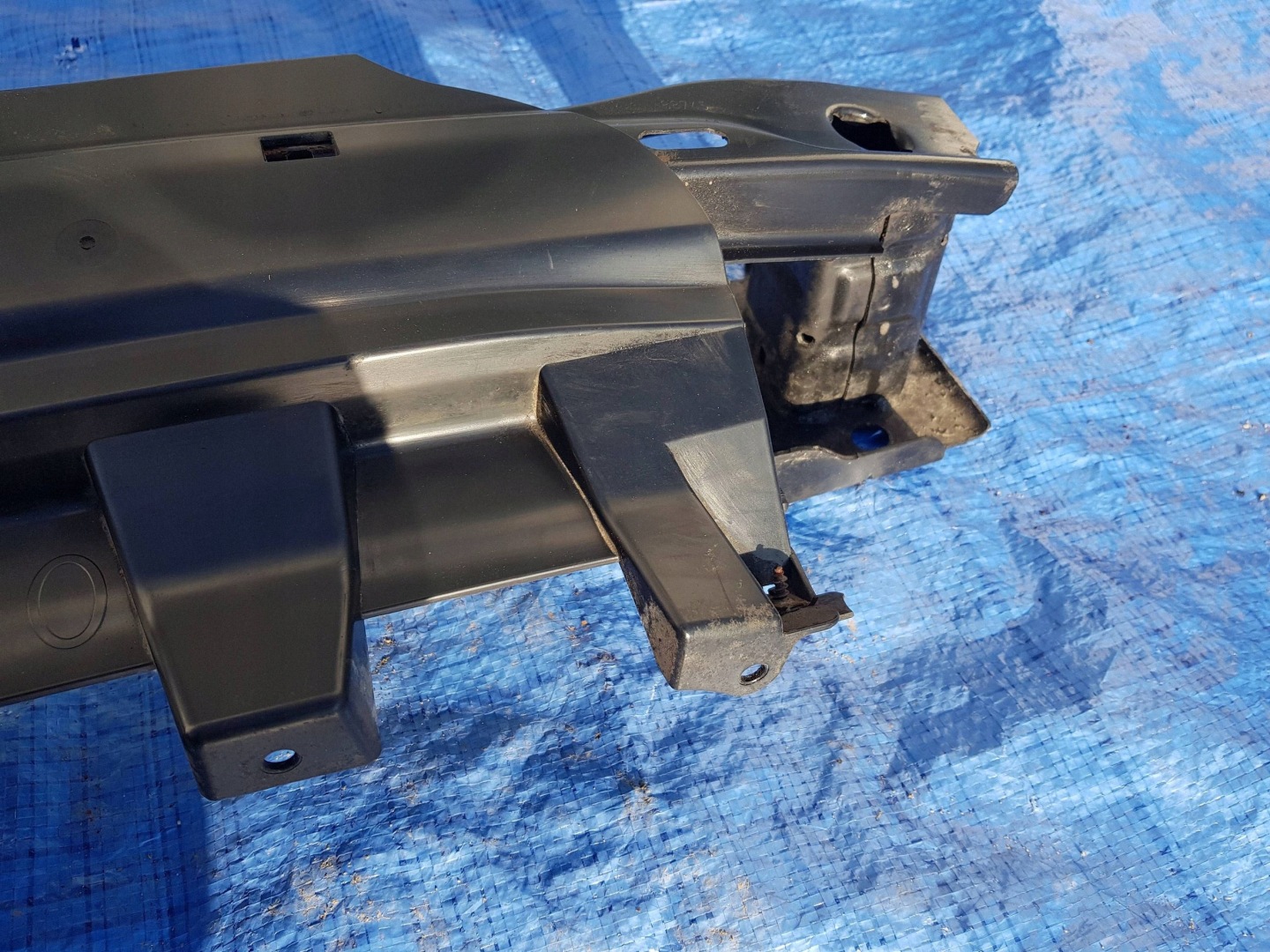 BMW 5 F10 bumper support pillar support holder rear part rear. 7204017