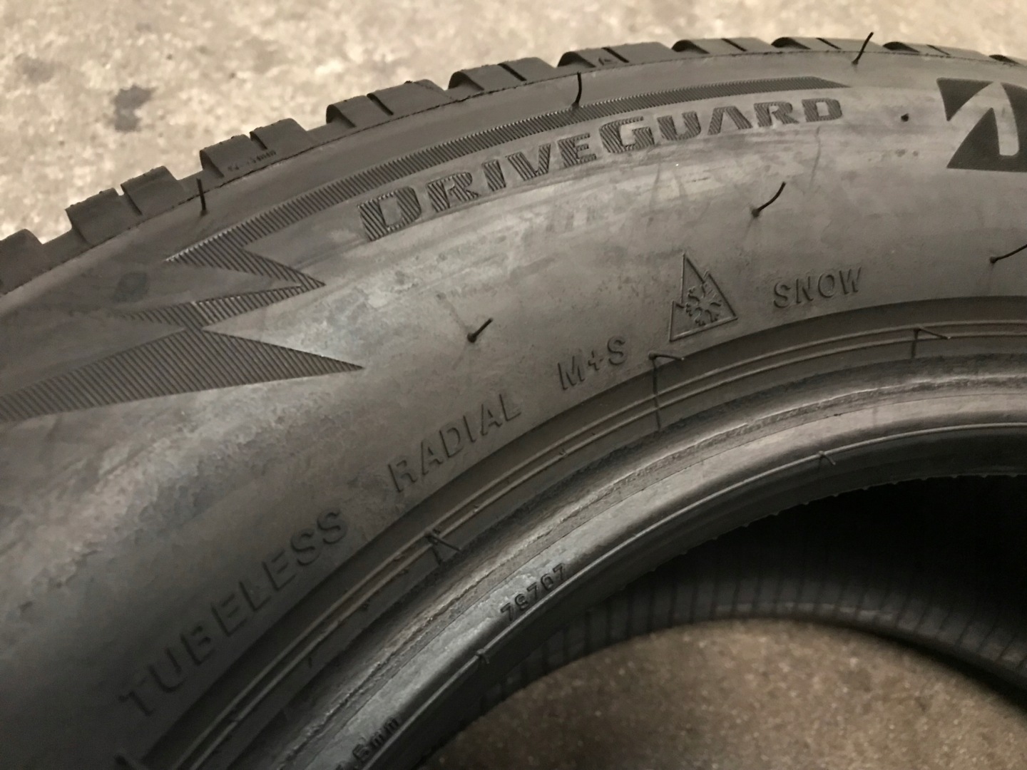 gomma 225/60R17 103V Bridgestone Blizzak LM005 8mm