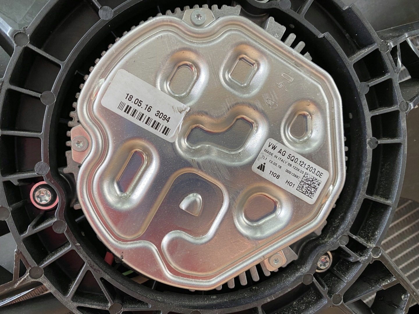 AUDI VW 1.4TFSI chladič vody KLIMY ventilátor