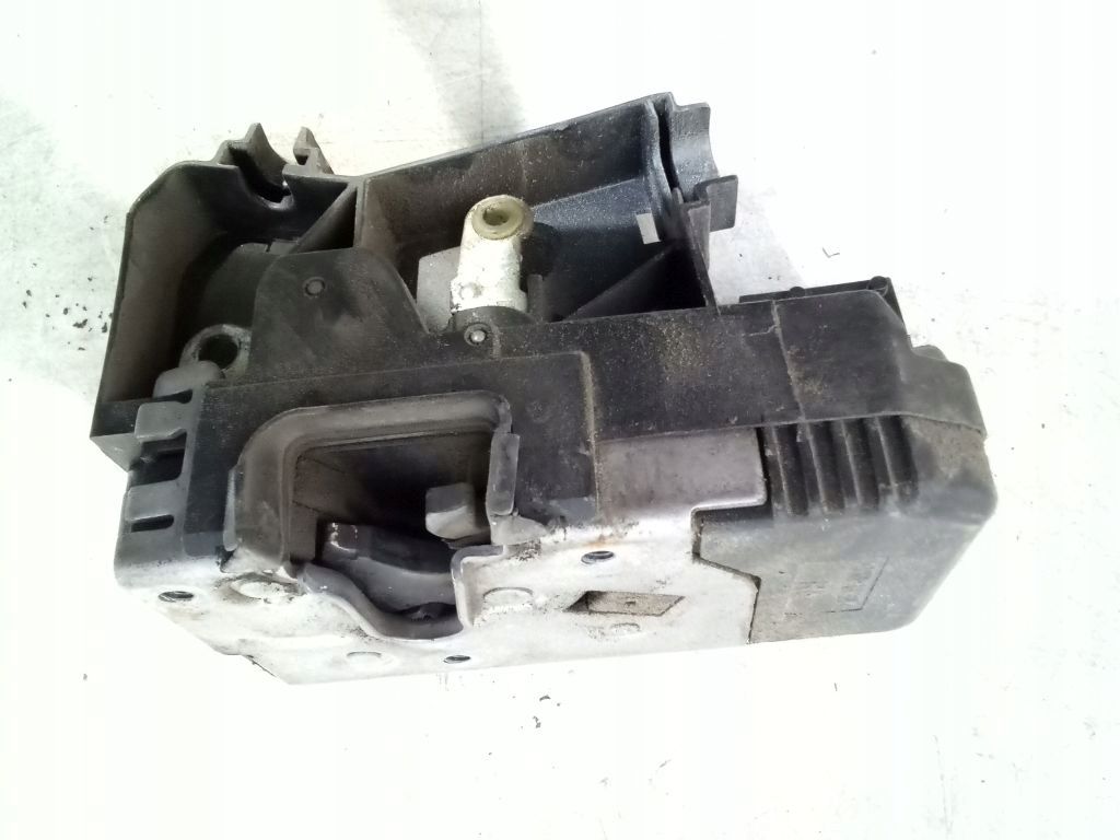 Renault Trafic II 2 lock right front 8200042171