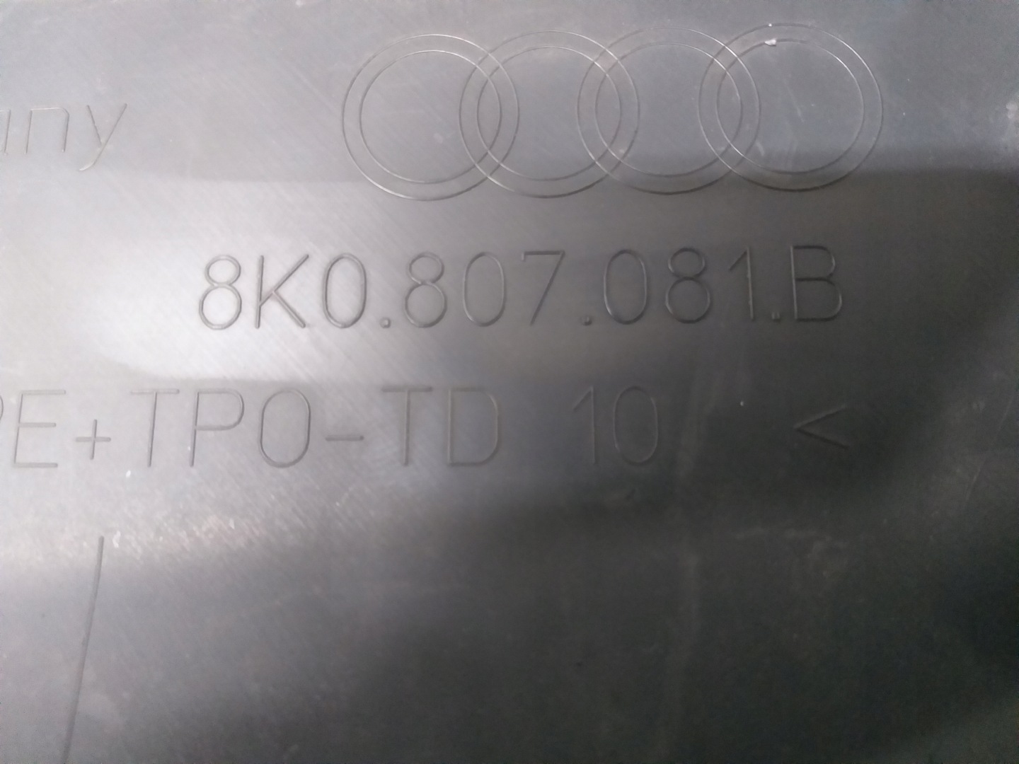 SUPPORT PANEL FOR RADIATORS COVER SUPPORTS OF A LOCK AUDI A4 B8 8K0807081B
