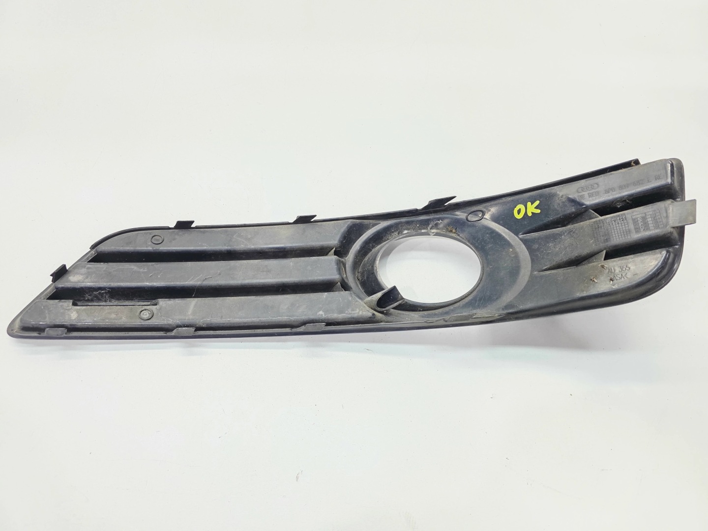 grid grille of a bumper right front AUDI A3 8P 8P0807682E