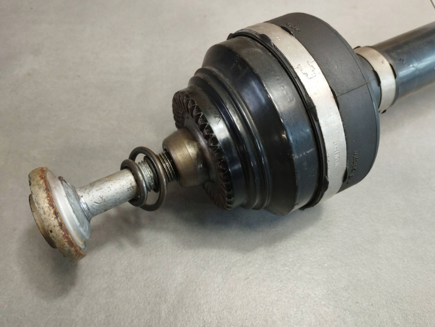 BMW 7 G11 750i semi-axis right rear part 8639454