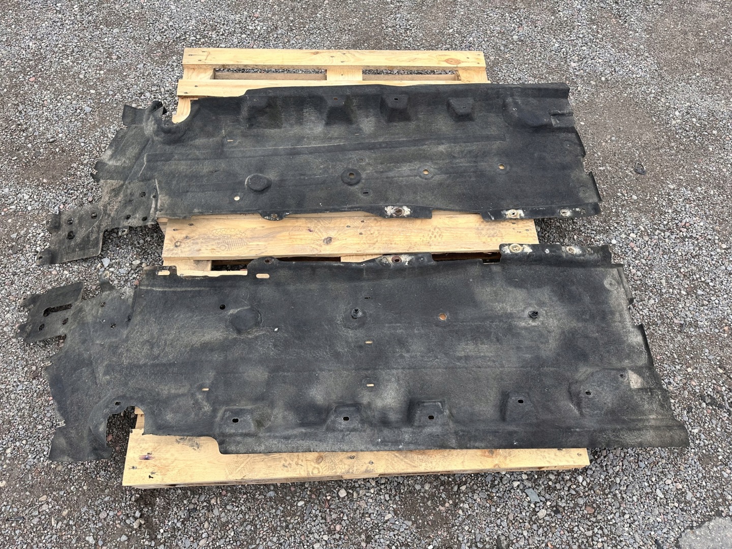 cover chassis side side lower lower Lincoln Continental 2017r
