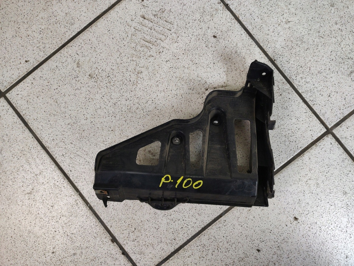 Support Support plaque Pare choc Arrière Gauche Bouche buse Jeep Cherokee 5 2014 68138417AC