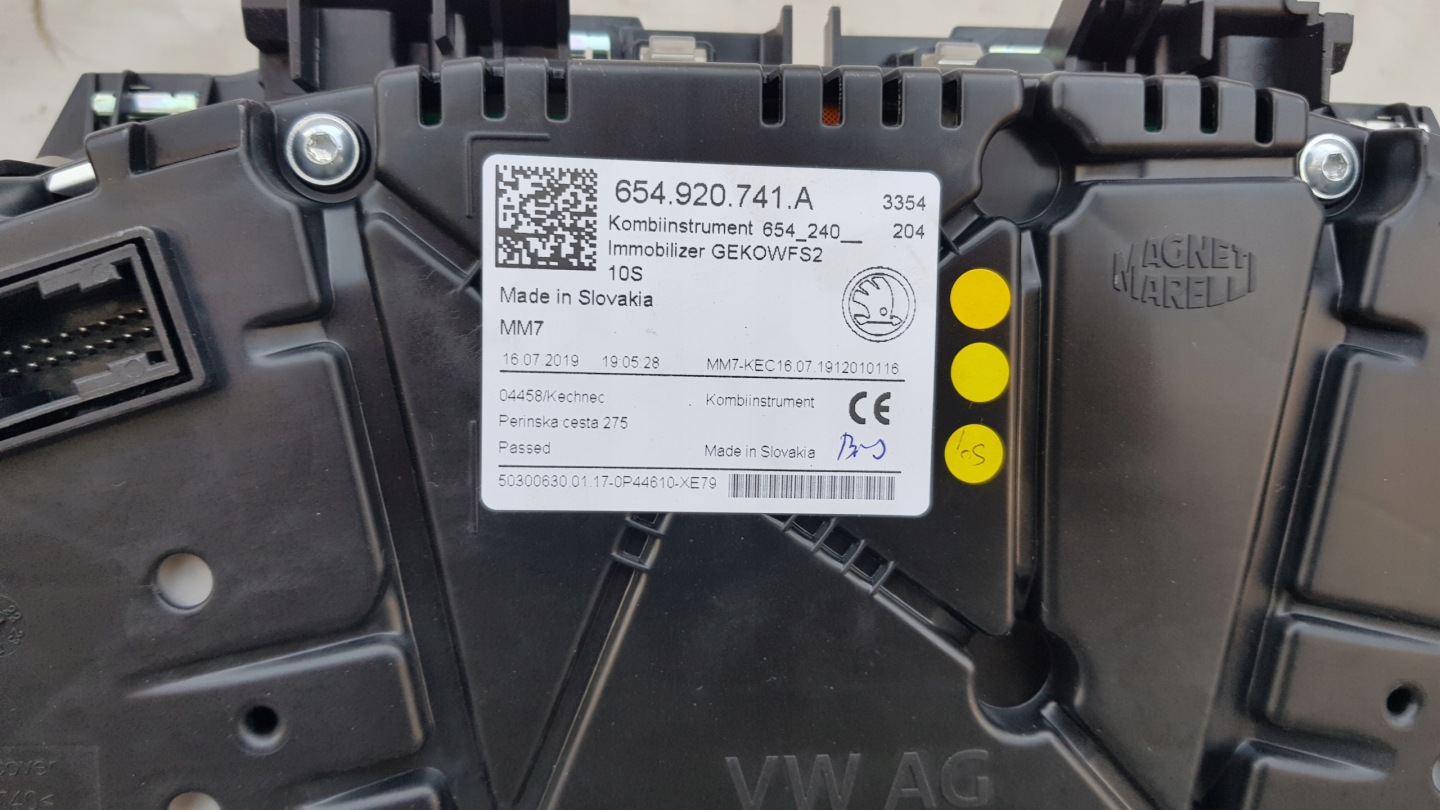 SKODA SCALA dials clock 1.6 TDI 654920741a