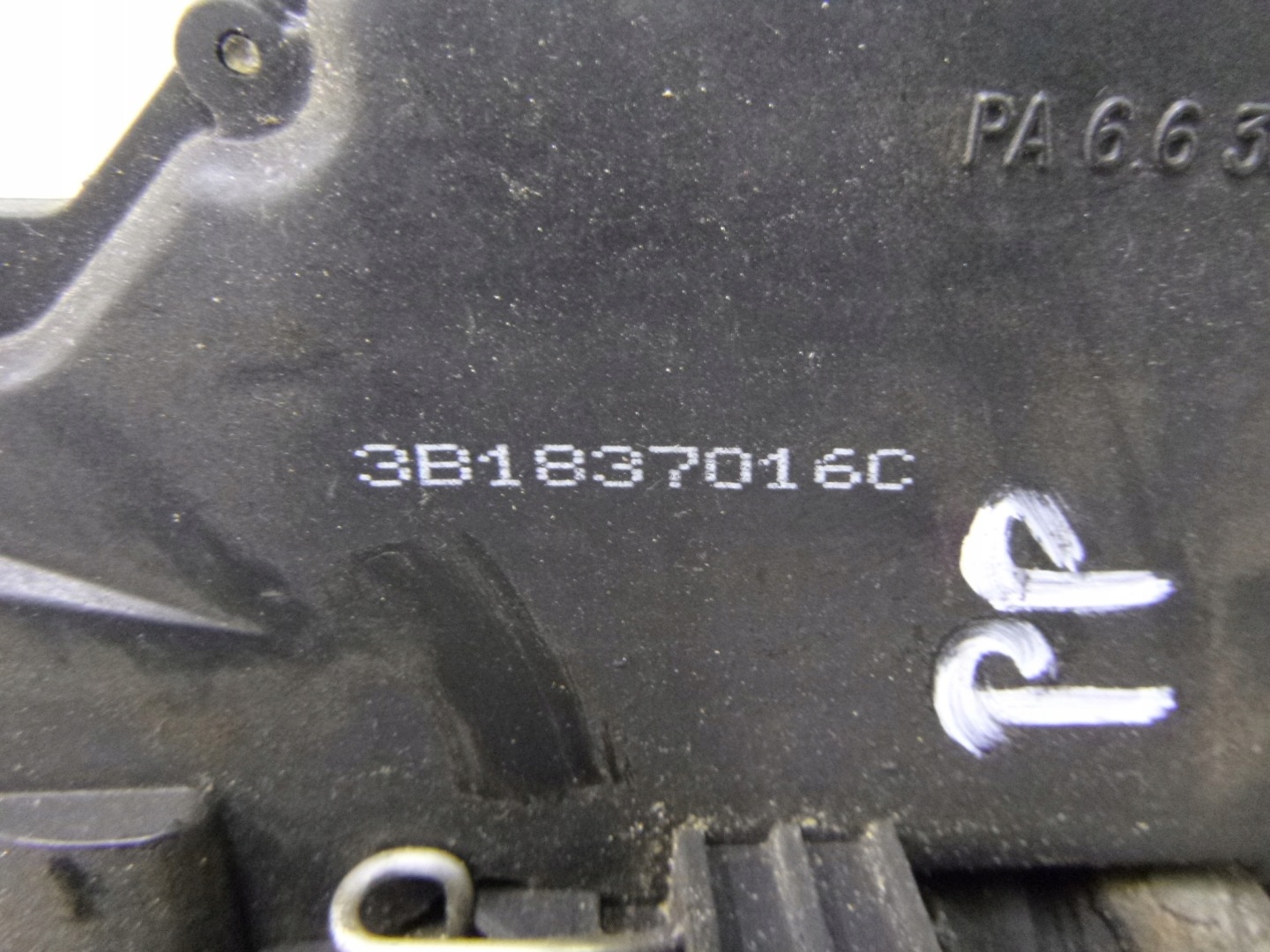 lock front right Skoda Octavia 2000r.