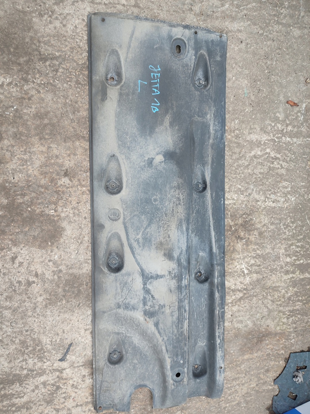 cover chassis left Volkswagen Jetta VI 5C6825201
