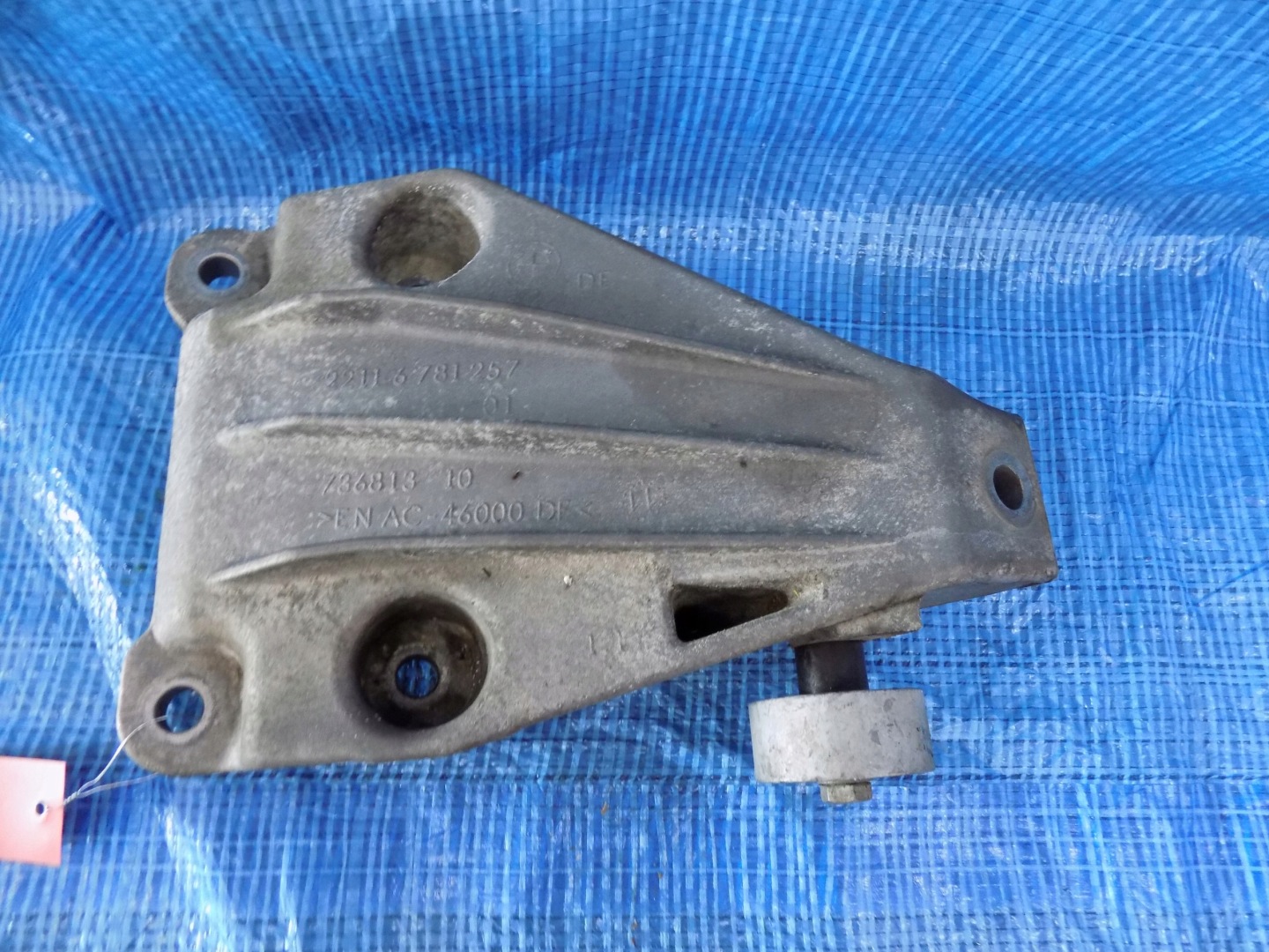 engine mount left console holder BMW 5 F10 2012R 3,0B