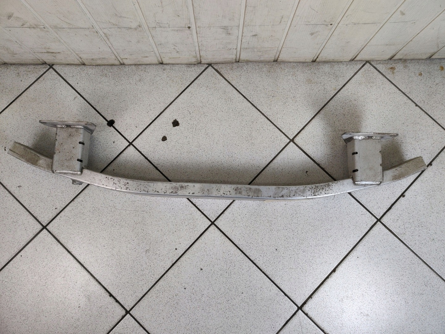 sider pillar of a bumper front Jeep Cherokee 5 2014 1741468613