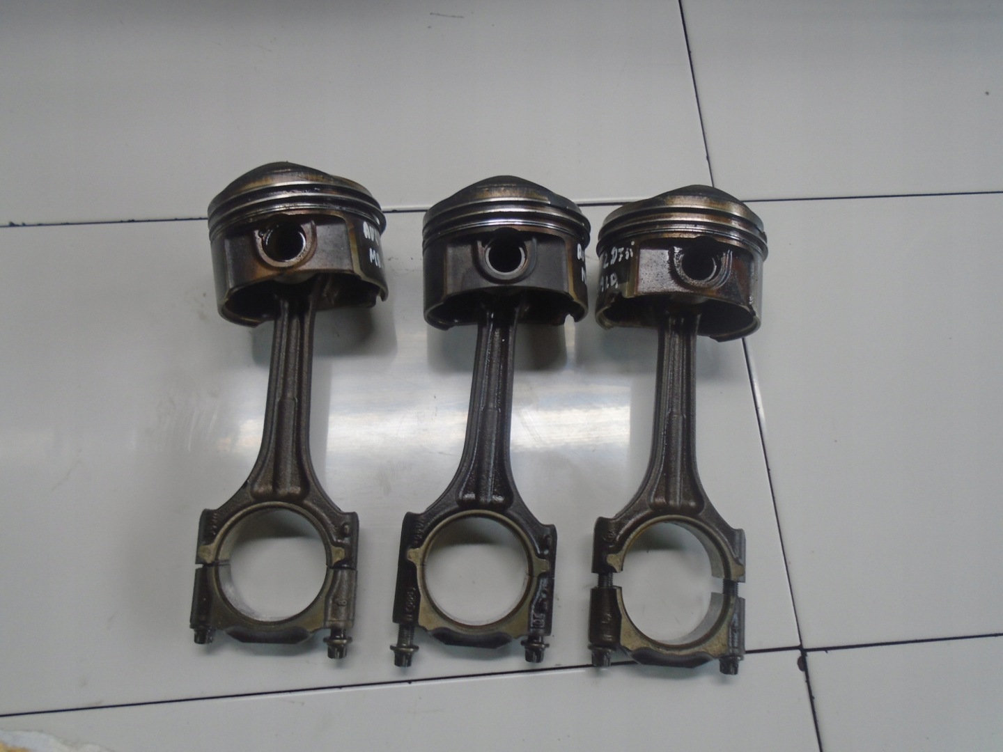 AUDI A4 B7 2.0TFSI BWE piston with connecting rod