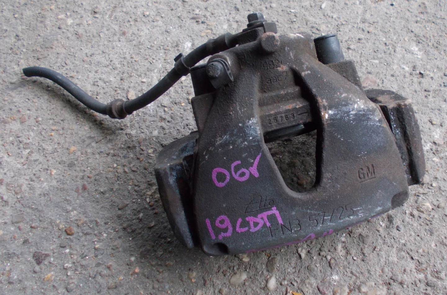 OPEL ASTRA H KOMBI 1.9 CDTI 09R caliper brake right front